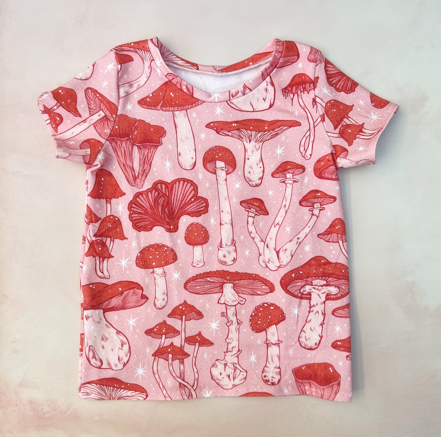 pink mushies tee