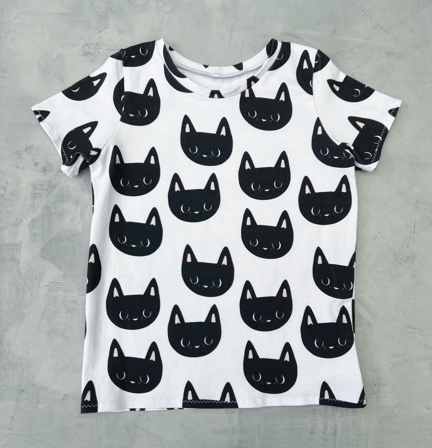 BW cat heads tee