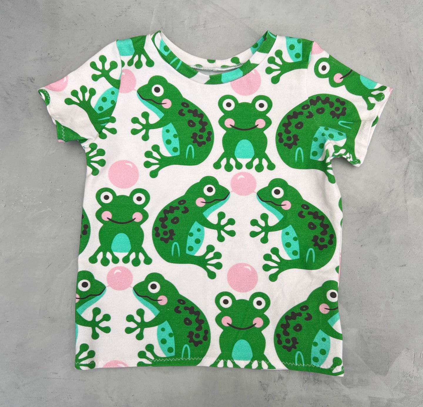 happy frogs tee