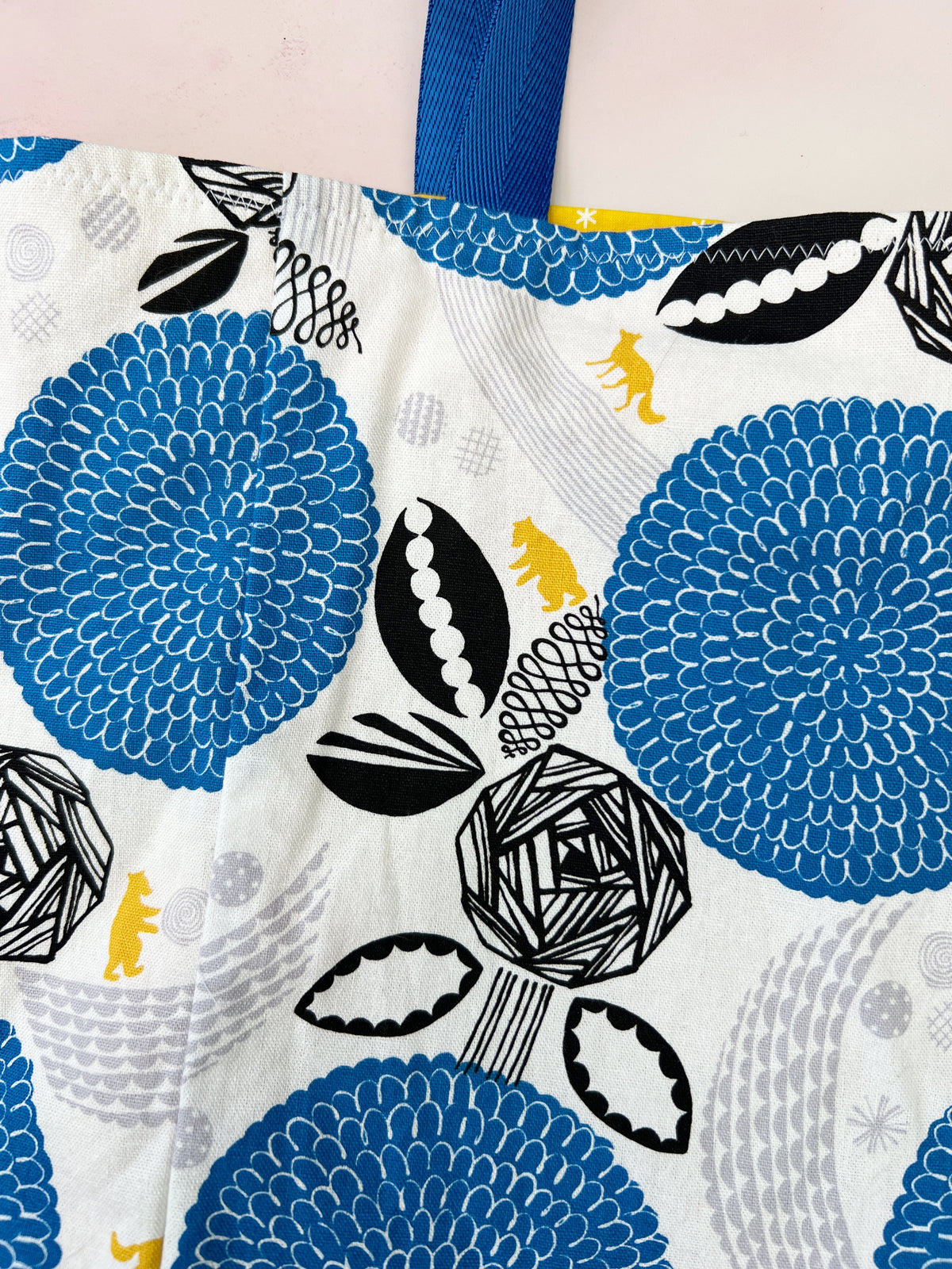 market bag- graphic flowers and animals