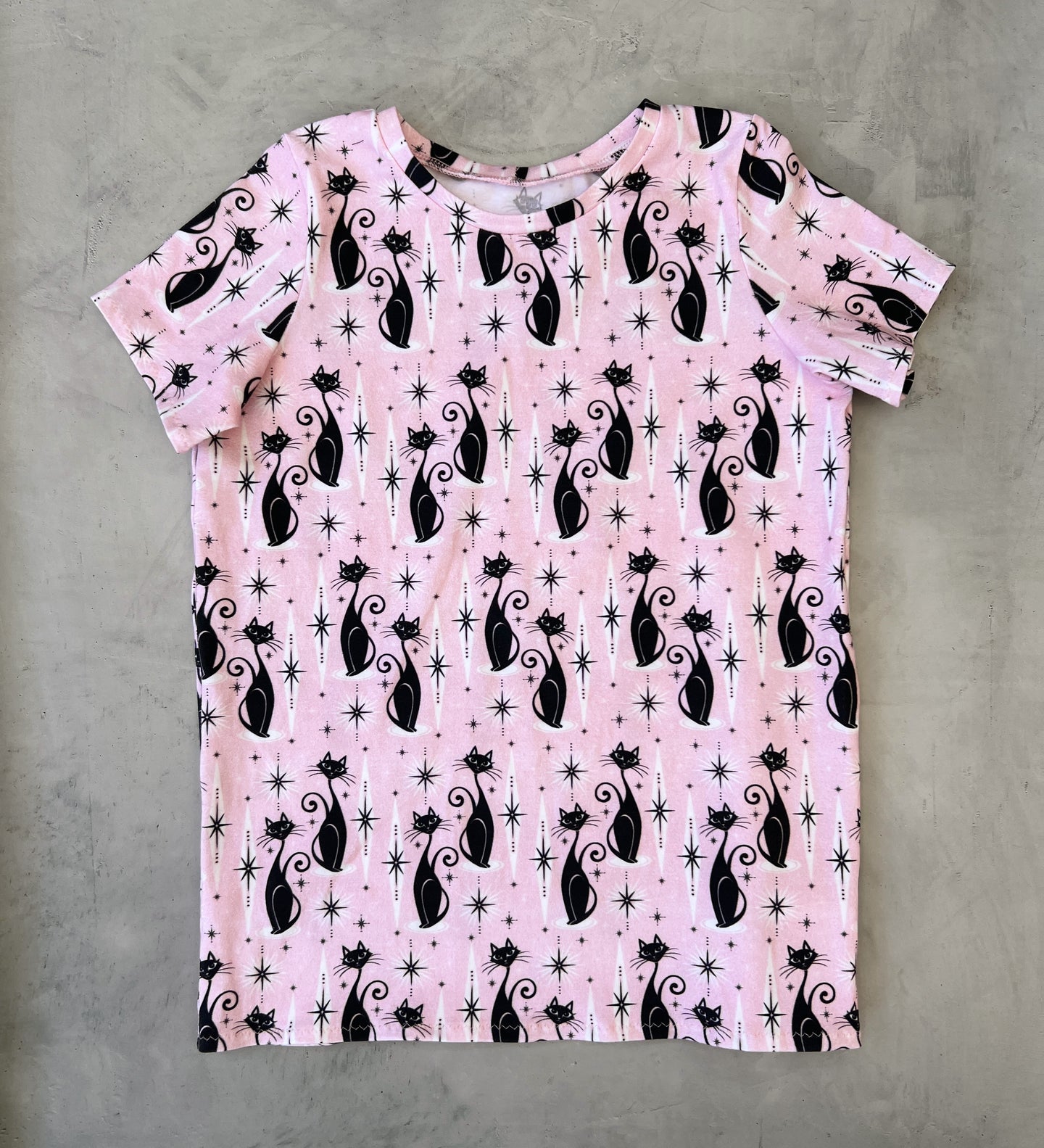 pink mod cats tee