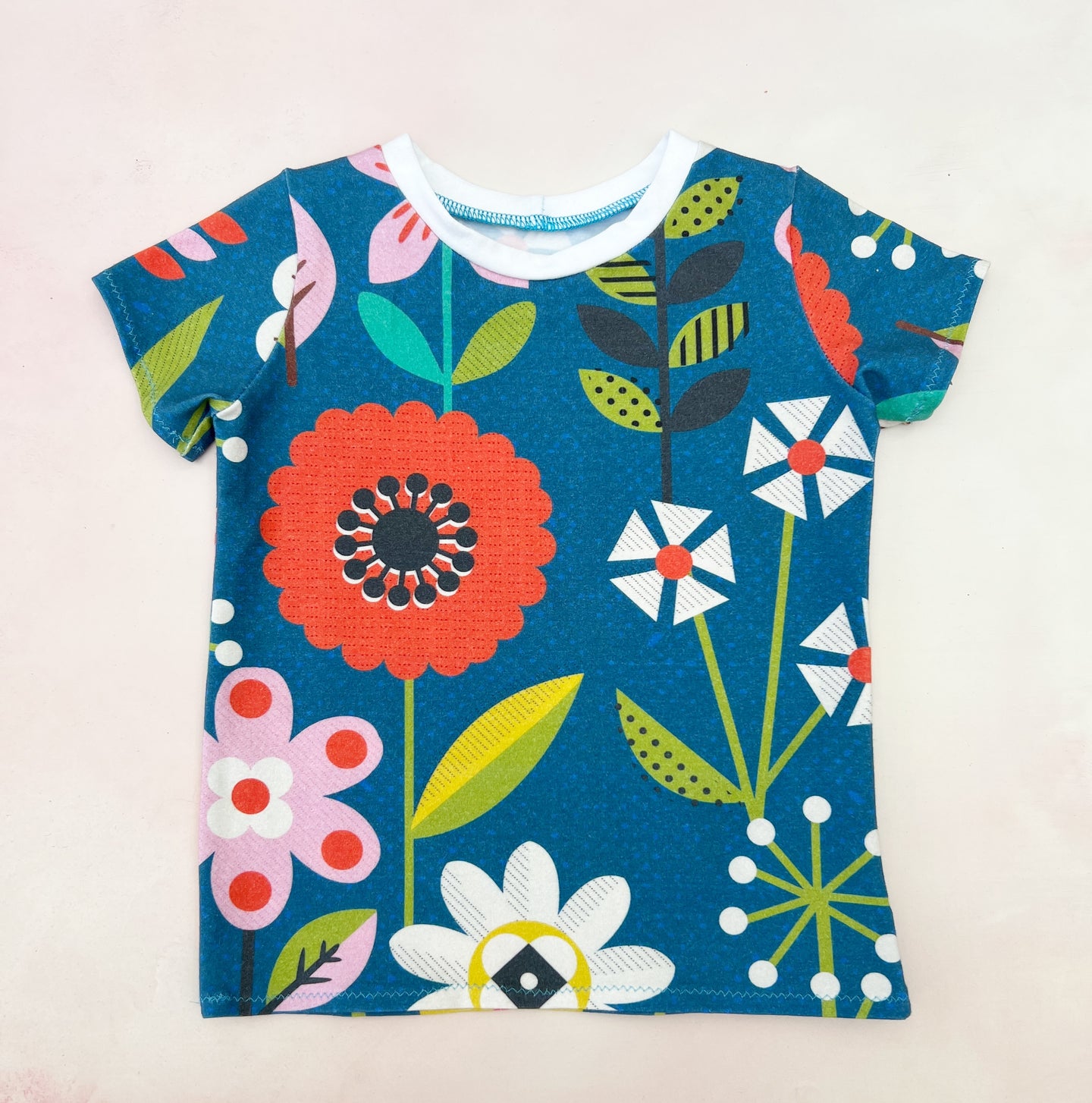 blue mod floral tee