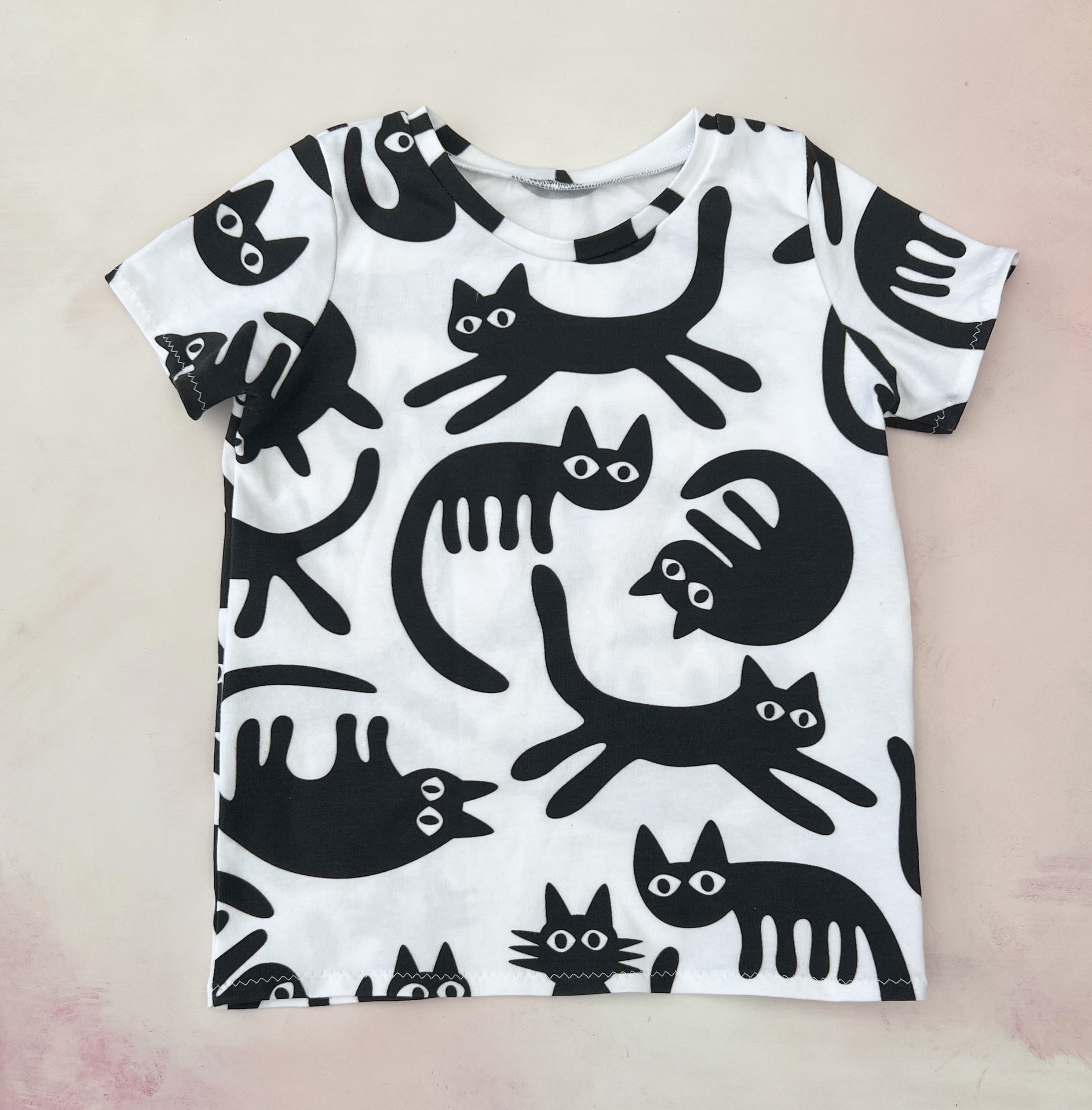 wiggly cats tee