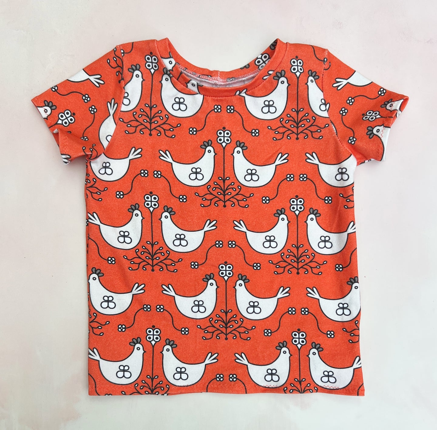 red chickens tee